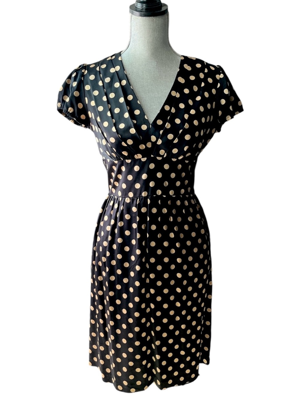 BETSEY JOHNSON black and gold polka dot satin pleated short sleeve dress size 6